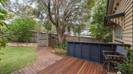 18 Hipwood St Norman Park , QLD 4170 Australia