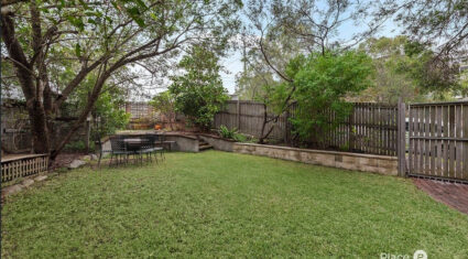18 Hipwood St Norman Park , QLD 4170 Australia