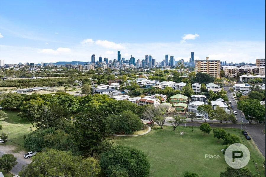 18 Hipwood St Norman Park , QLD 4170 Australia