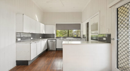 18 Hipwood St Norman Park , QLD 4170 Australia