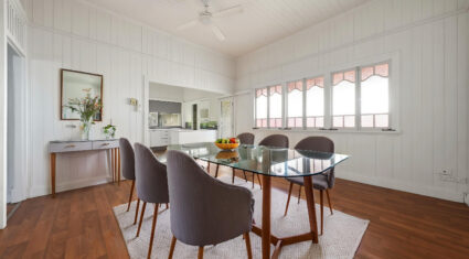 18 Hipwood St Norman Park , QLD 4170 Australia