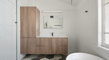 18 Hipwood St Norman Park , QLD 4170 Australia