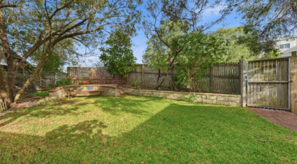 18 Hipwood St Norman Park , QLD 4170 Australia