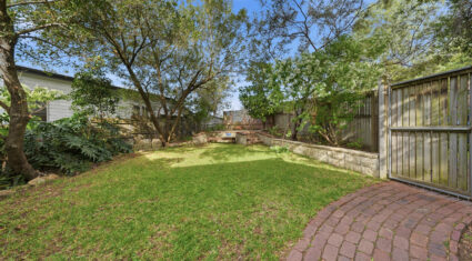 18 Hipwood St Norman Park , QLD 4170 Australia