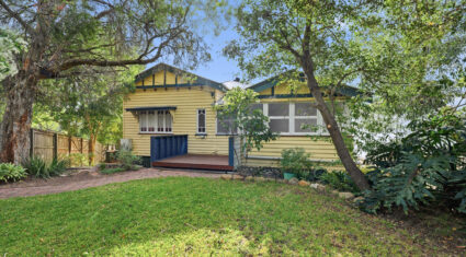 18 Hipwood St Norman Park , QLD 4170 Australia