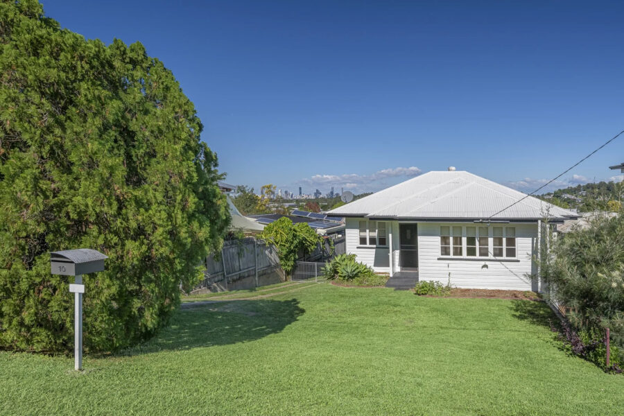 10 Redwood St Stafford Heights , QLD 4053 Australia