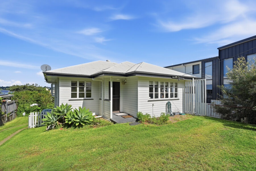 10 Redwood St Stafford Heights , QLD 4053 Australia