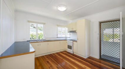 10 Redwood St Stafford Heights , QLD 4053 Australia