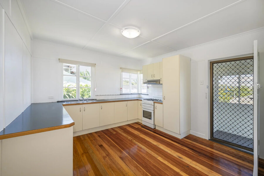 10 Redwood St Stafford Heights , QLD 4053 Australia