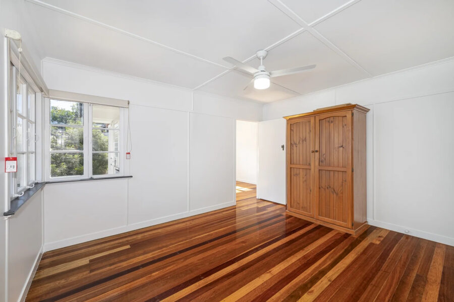 10 Redwood St Stafford Heights , QLD 4053 Australia
