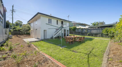 10 Redwood St Stafford Heights , QLD 4053 Australia