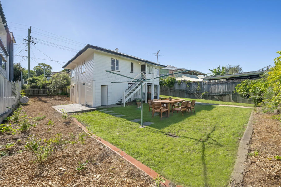 10 Redwood St Stafford Heights , QLD 4053 Australia