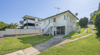 10 Redwood St Stafford Heights , QLD 4053 Australia