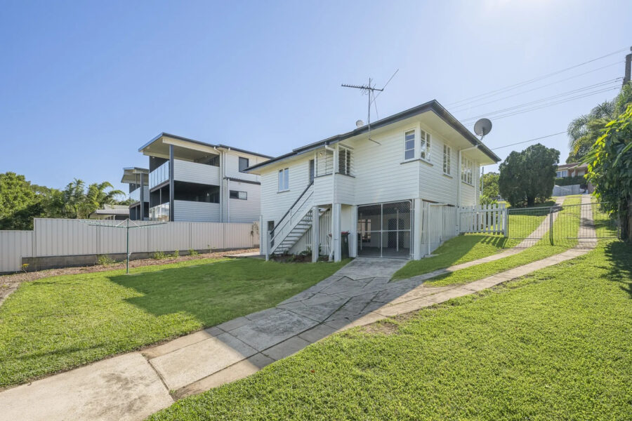 10 Redwood St Stafford Heights , QLD 4053 Australia