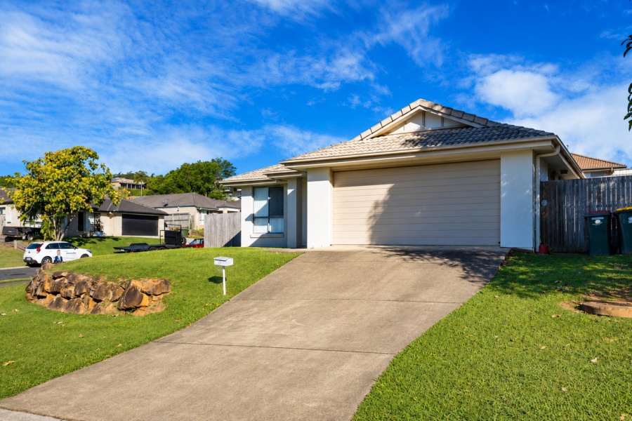 17 Valleyview St Narangba , QLD 4504 Australia