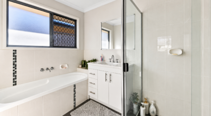 17 Valleyview St Narangba , QLD 4504 Australia