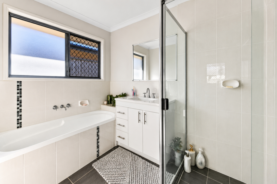 17 Valleyview St Narangba , QLD 4504 Australia