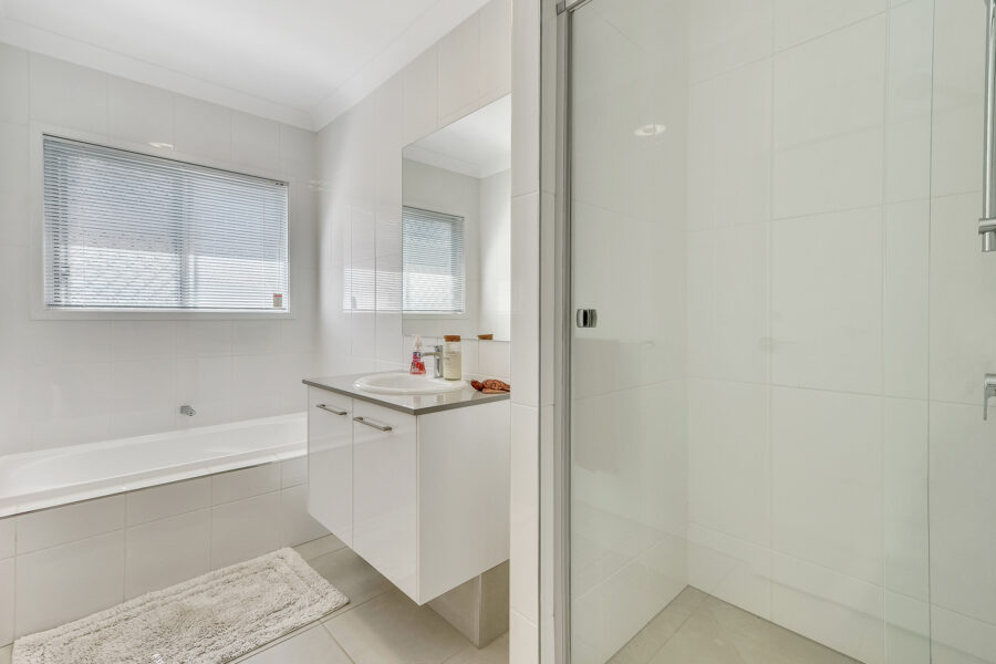 169 Falkland Street East Pallara , QLD 4110 Australia