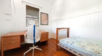 Room 5 - 87 Venner Rd Annerley , QLD 4103 Australia