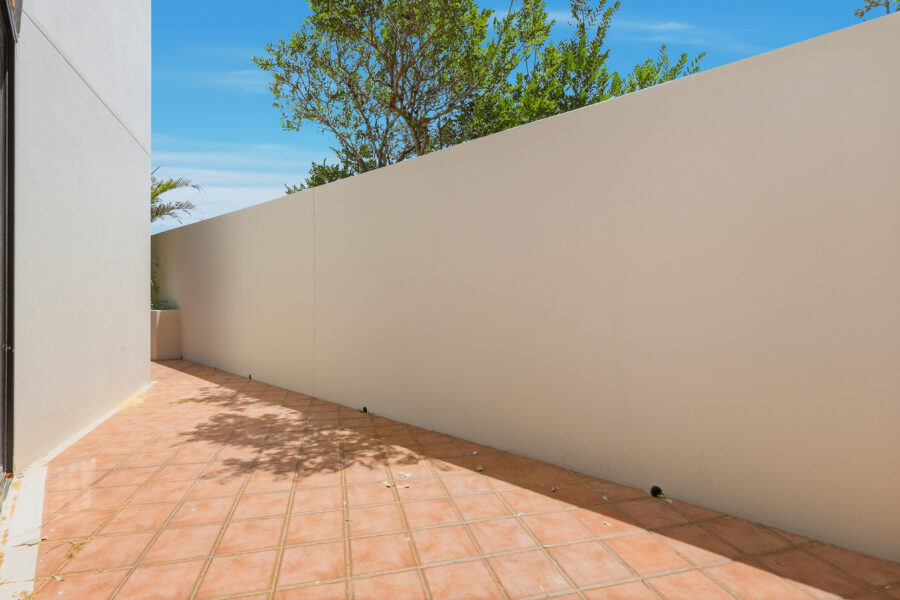 1/12 Sheehan St Milton , QLD 4064 Australia