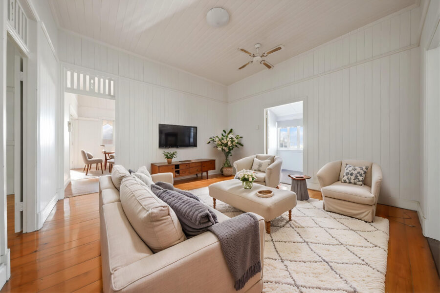 18 Hipwood St Norman Park , QLD 4170 Australia