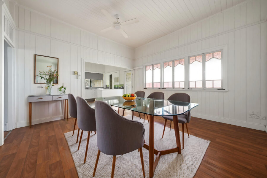 18 Hipwood St Norman Park , QLD 4170 Australia