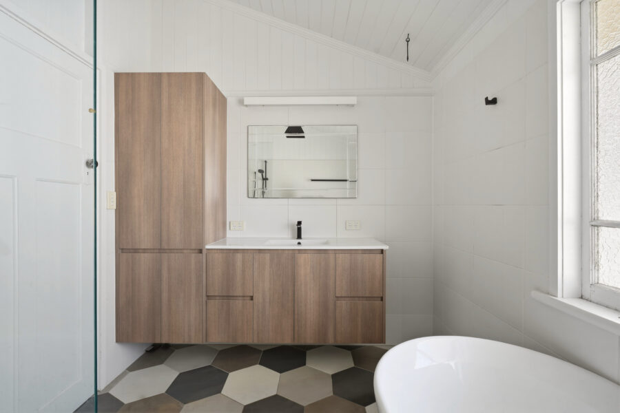 18 Hipwood St Norman Park , QLD 4170 Australia