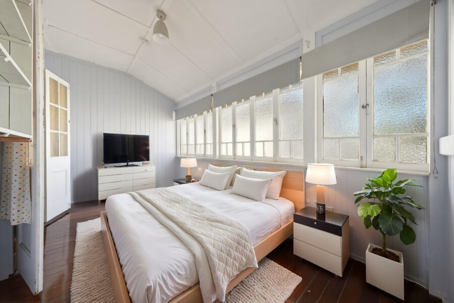 18 Hipwood St Norman Park , QLD 4170 Australia