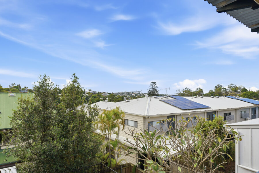 18 Hipwood St Norman Park , QLD 4170 Australia