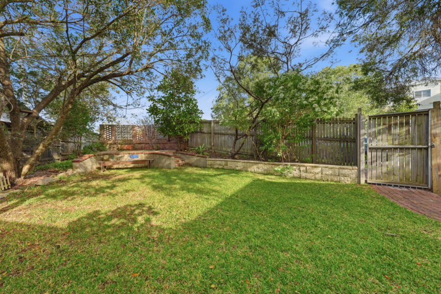 18 Hipwood St Norman Park , QLD 4170 Australia