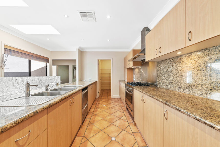 12 Cowal Cl Westlake , QLD 4074 Australia