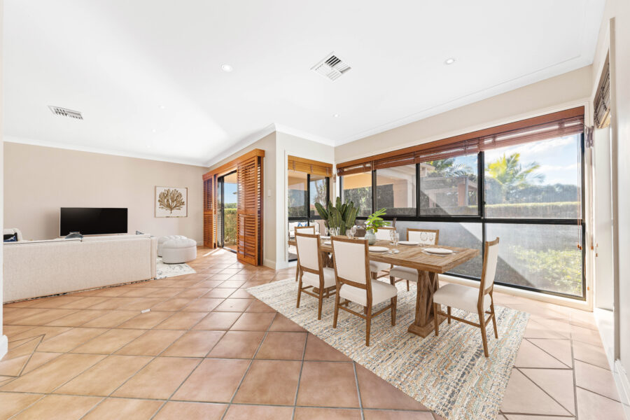 12 Cowal Cl Westlake , QLD 4074 Australia