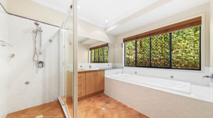 12 Cowal Cl Westlake , QLD 4074 Australia