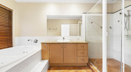 12 Cowal Cl Westlake , QLD 4074 Australia