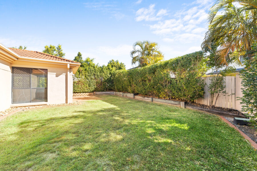 12 Cowal Cl Westlake , QLD 4074 Australia