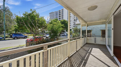 44 Carl St Woolloongabba , QLD 4102 Australia
