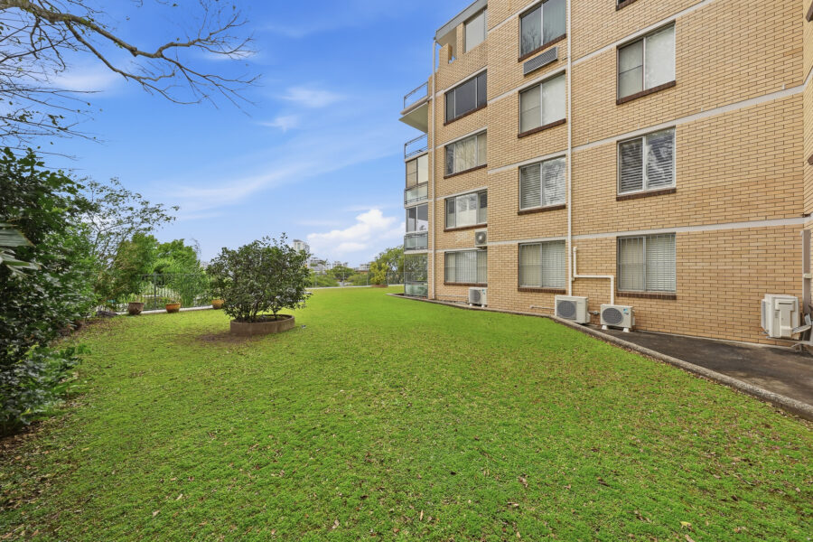 8/44 Riverview Terrace Hamilton , QLD 4007 Australia