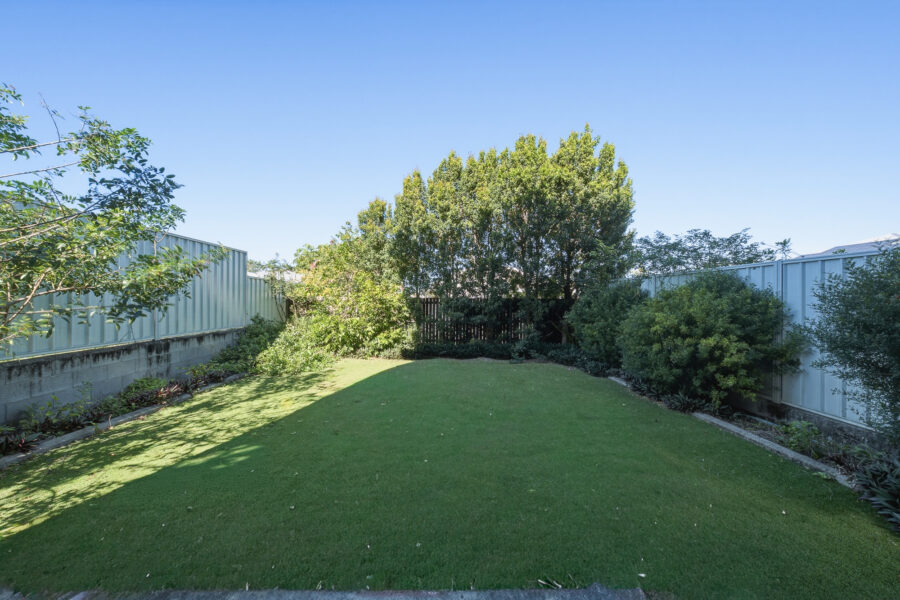 12 Redwood St Stafford Heights , QLD 4053 Australia
