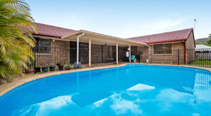 6 Codford Pl Chapel Hill , QLD 4069 Australia