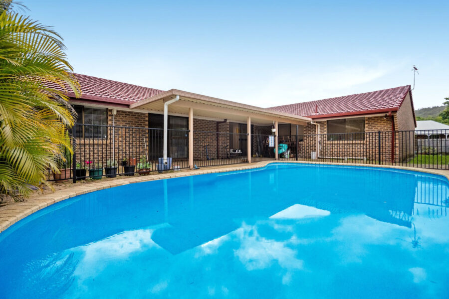 6 Codford Pl Chapel Hill , QLD 4069 Australia