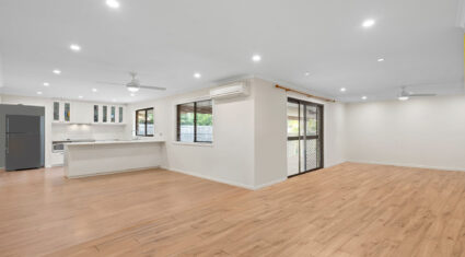 6 Codford Pl Chapel Hill , QLD 4069 Australia