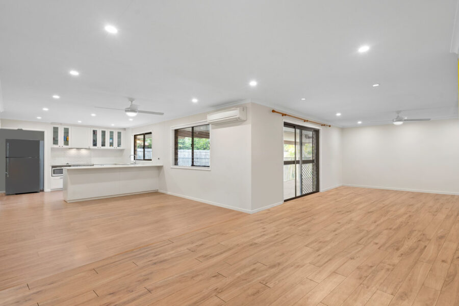 6 Codford Pl Chapel Hill , QLD 4069 Australia