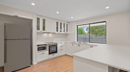 6 Codford Pl Chapel Hill , QLD 4069 Australia