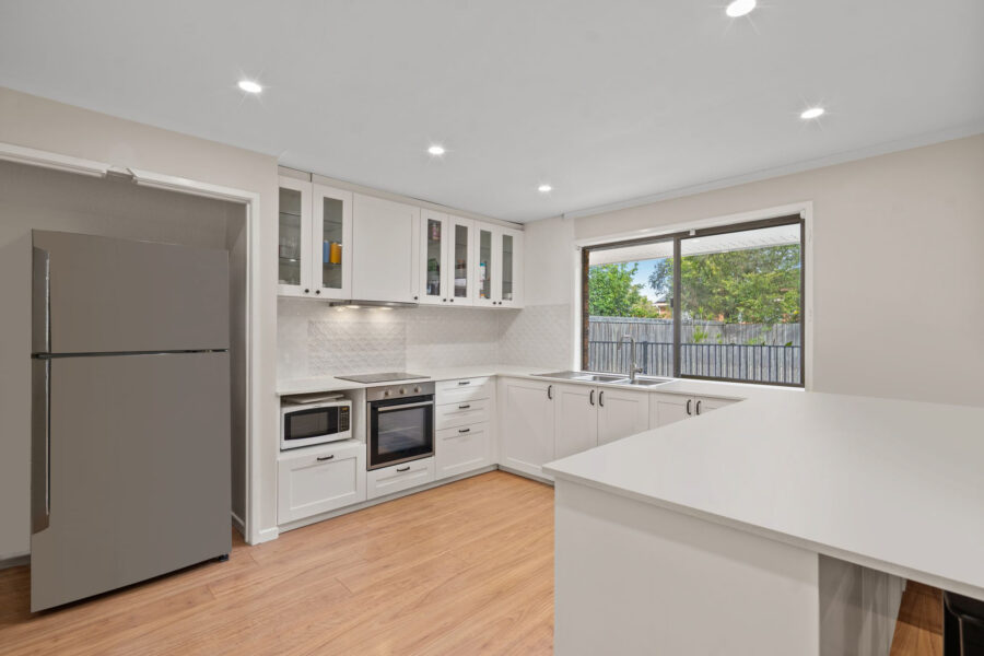 6 Codford Pl Chapel Hill , QLD 4069 Australia