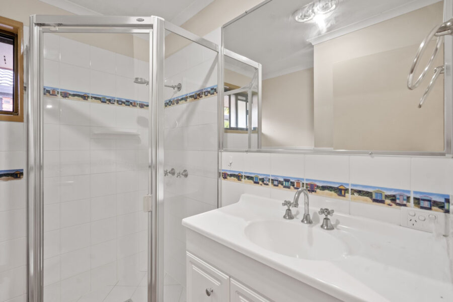 6 Codford Pl Chapel Hill , QLD 4069 Australia