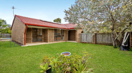 6 Codford Pl Chapel Hill , QLD 4069 Australia