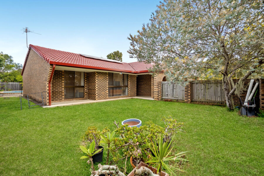 6 Codford Pl Chapel Hill , QLD 4069 Australia