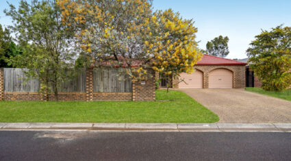 6 Codford Pl Chapel Hill , QLD 4069 Australia