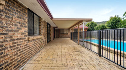 6 Codford Pl Chapel Hill , QLD 4069 Australia