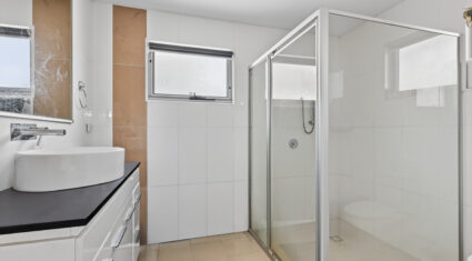8/118 Jones Rd Carina Heights , QLD 4152 Australia